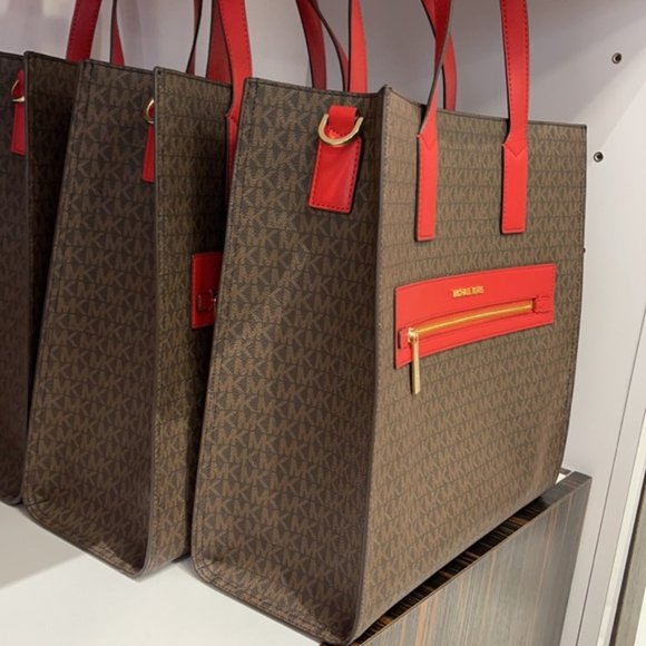 Michael Kors Kenly Large Tote - Picture 4 of 9